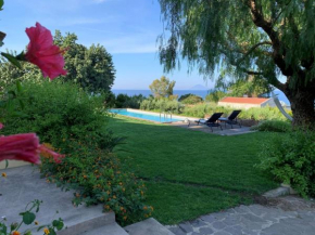 Villa Il Carrubo - elegante, con piscina e splendida vista sul mare, Santa Marina Salina
